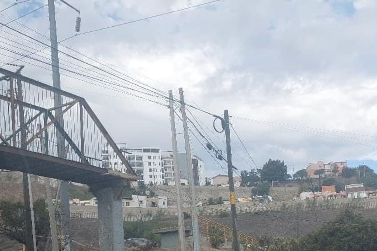 Todavía no termina la construcción del puente peatonal del Libramiento Rosas Magallón