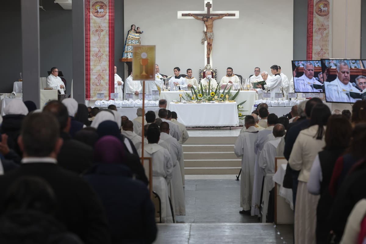 Iglesia católica presenta déficit de sacerdotes