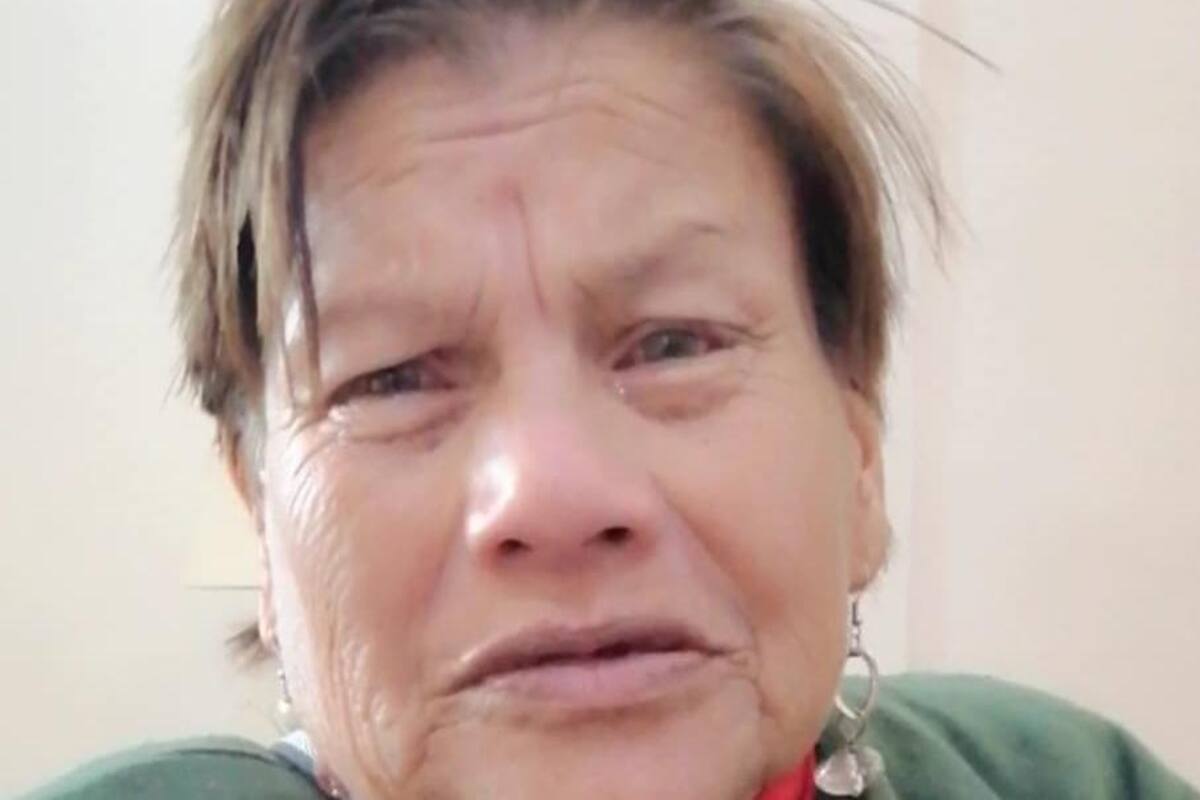 Mujer pide ayuda para llegar a Mexicali; su hija le robó y la abandonó, acusa