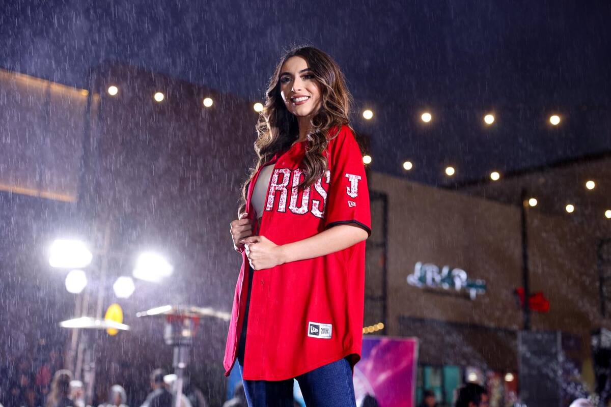 Presenta Toros nuevos diseños de sus uniformes en colorida ceremonia