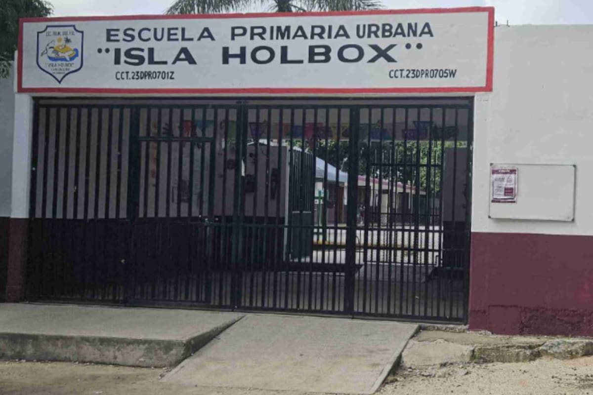 Niño de 9 años fallece en primaria de Cancún, luego de recibir un balonazo, pero la Fiscalía descartó lesiones traumáticas y determinó otra causa médica.