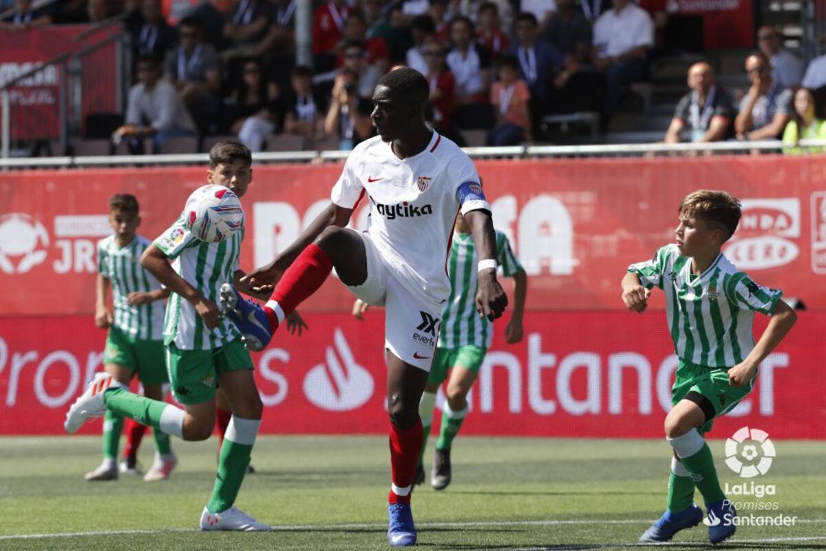 El futbolista que a sus 12 años mide 1.75 metros