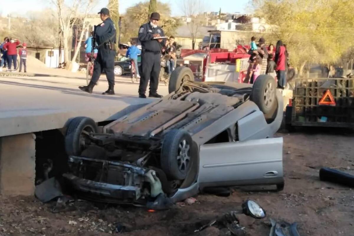 Menor de 15 años vuelca en vehículo que conducía en Nogales