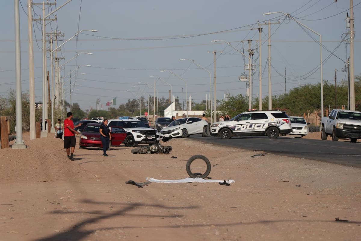 Muere motociclista tras estrellarse contra un poste en Los Faisanes