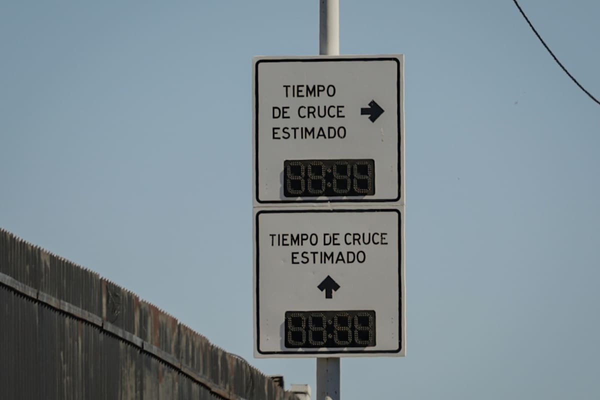 Cortos tiempos de 20 minutos de espera para cruzar a Calexico este domingo
