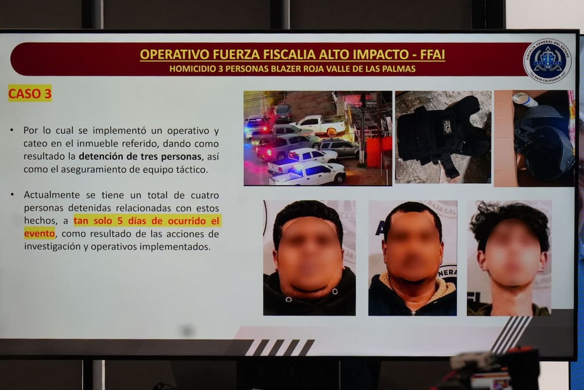 Relacionados con el homicidio, posterior abandono en un vehículo además de los restos había cartulinas con la firma de un grupo criminal. Foto: Leonardo González