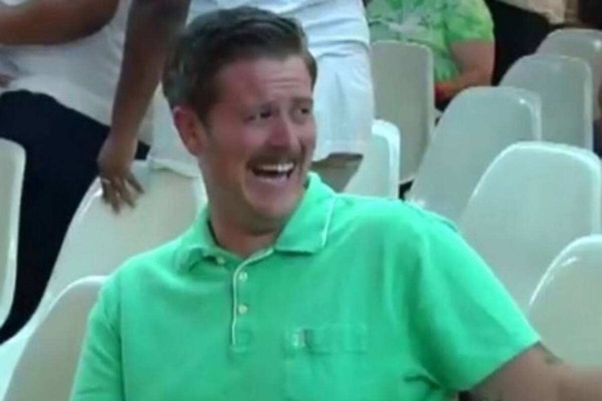 Se hace viral el 'tipo de la camisa verde' que se ríe de seguidores de Trump