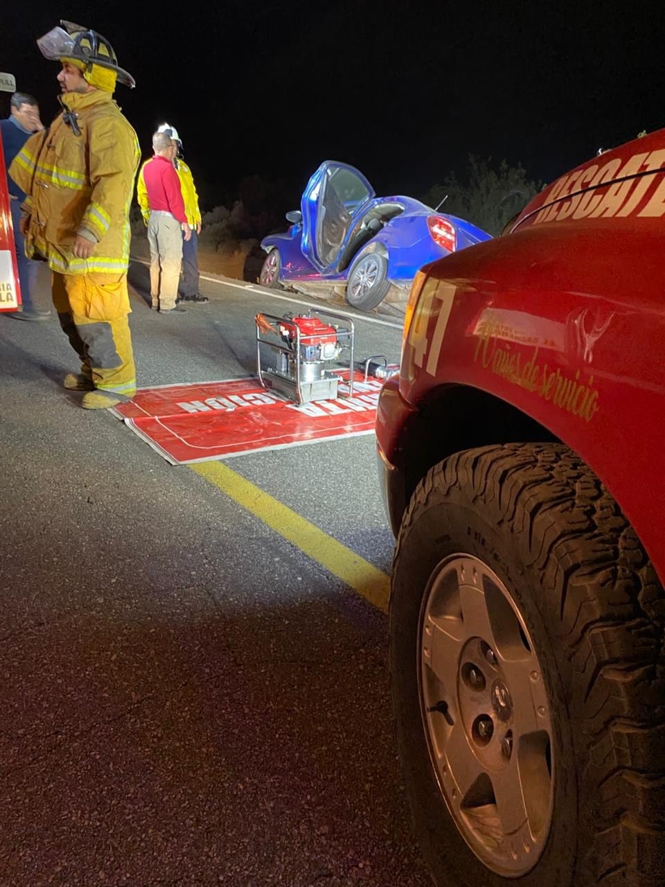 El accidente ocurrió a la altura del ejido Mesa Rica; autoridades confirmaron tres fallecidos, entre ellos un funcionario federal y su esposa, además de cuatro lesionados graves trasladados a hospitales. Foto: Especial