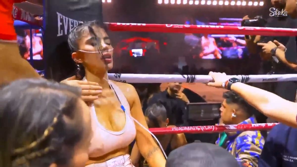 Karina García terminó siendo asistida con oxígeno tras no poder continuar con la pelea. (Foto: Captura de pantalla)