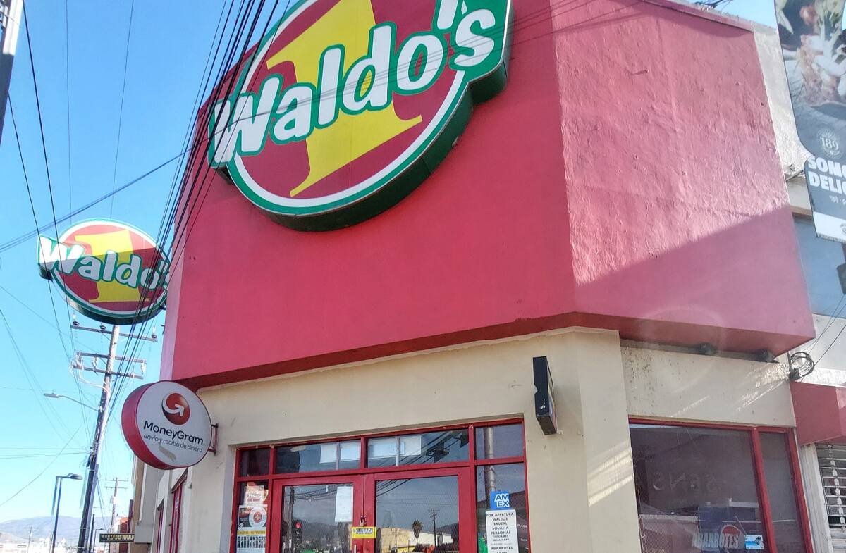 Socorristas de la Cruz Roja informaron que los afectados presentaban cefalea y desvanecimiento, por lo que fueron atendidos en el sitio y posteriormente trasladados a un hospital. Fotos: Cortesía