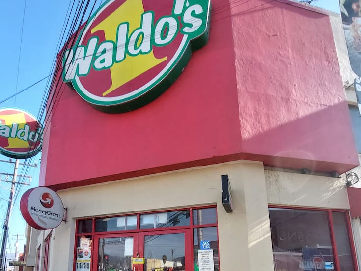 Clausuran ocho tiendas Waldo´s en Ensenada
