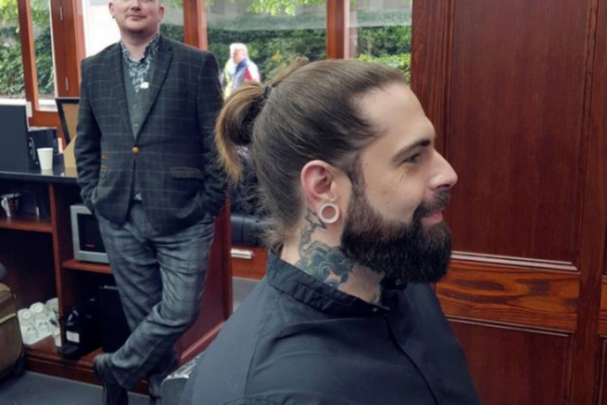 Colectivo británico "salva vidas" cortando el pelo