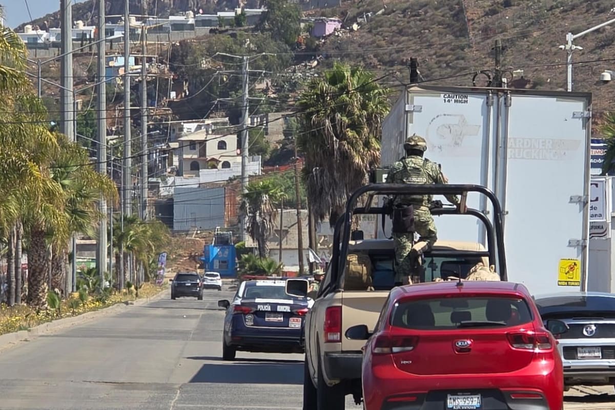 Asegura la FGR camión cargado con droga en Ensenada