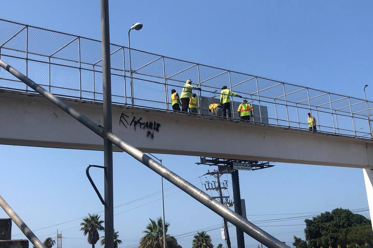 Rehabilitan puente peatonal que une a las colonias Echeverría y Lucio Blanco