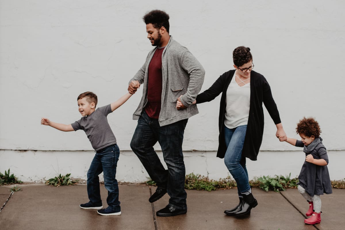 Cómo cambian tus recuerdos de la infancia según tu relación actual con tus padres: revelador estudio lo explica