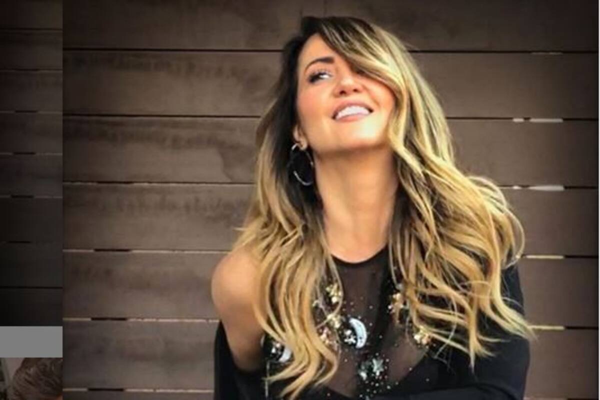 FOTO: Andrea Legarreta en la cama y en íntimas prendas