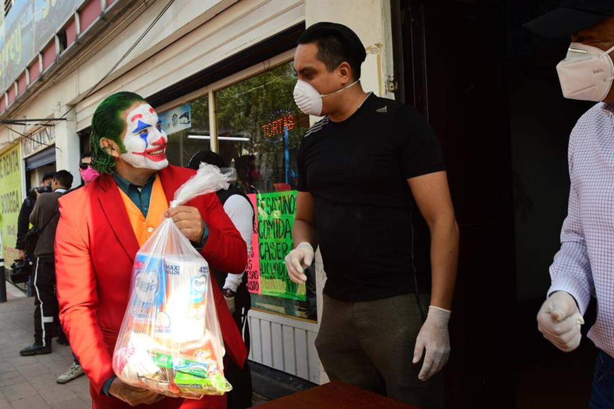 Artistas callejeros en México reciben alimentos ante pandemia