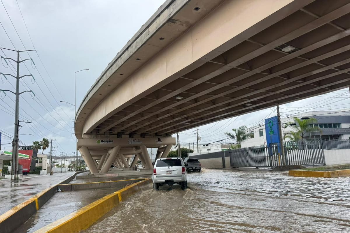 Lluvias intermitentes causan encharcamientos y afectaciones menores en Tijuana