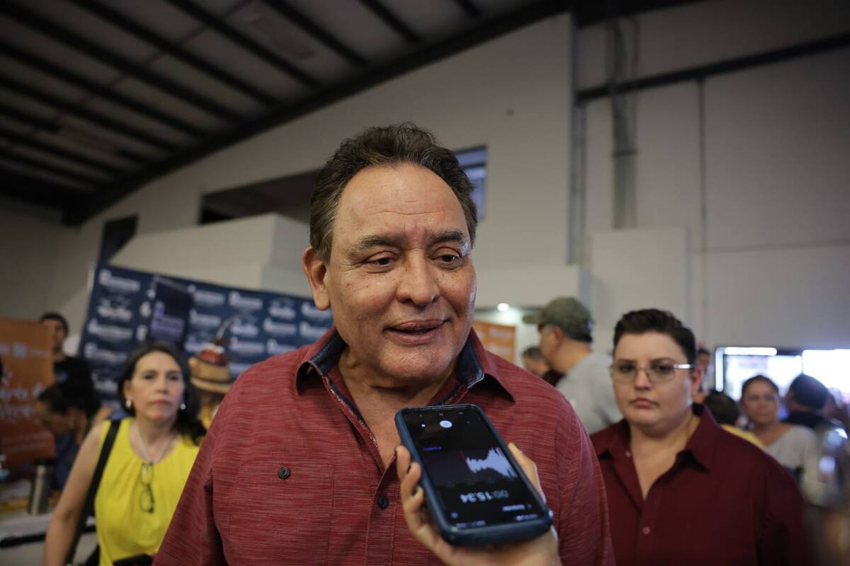 Emite su voto el secretario de Salud, Jose Adrian Medina Amarillas