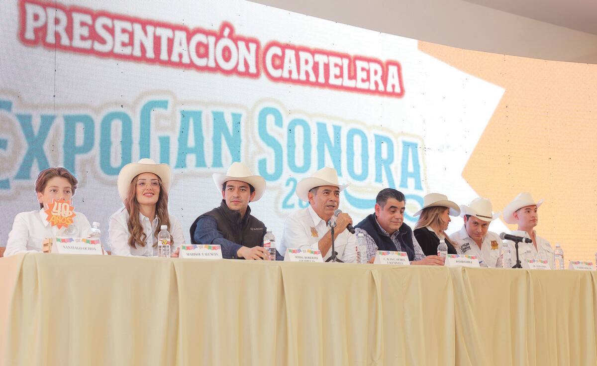 La cartelera del palenque de la ExpoGan Sonora 2025 fue presentada ayer; en la gráfica Santiago Ochoa, Marisol Valencia, Roberto Gradillas, Juan Carlos Ochoa Valenzuela, David López, Fernanda Cisneros, Faridh Nieblas y Roberto Ochoa. FOTOS: JULIÁN ORTEGA