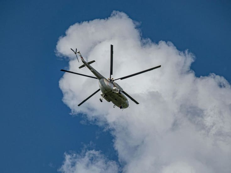 Hallan restos de un helicóptero turístico desaparecido en el cráter del Monte Aso en Japón tras perder contacto durante un vuelo; a bordo viajaban dos turistas de Taiwán y un piloto experimentado