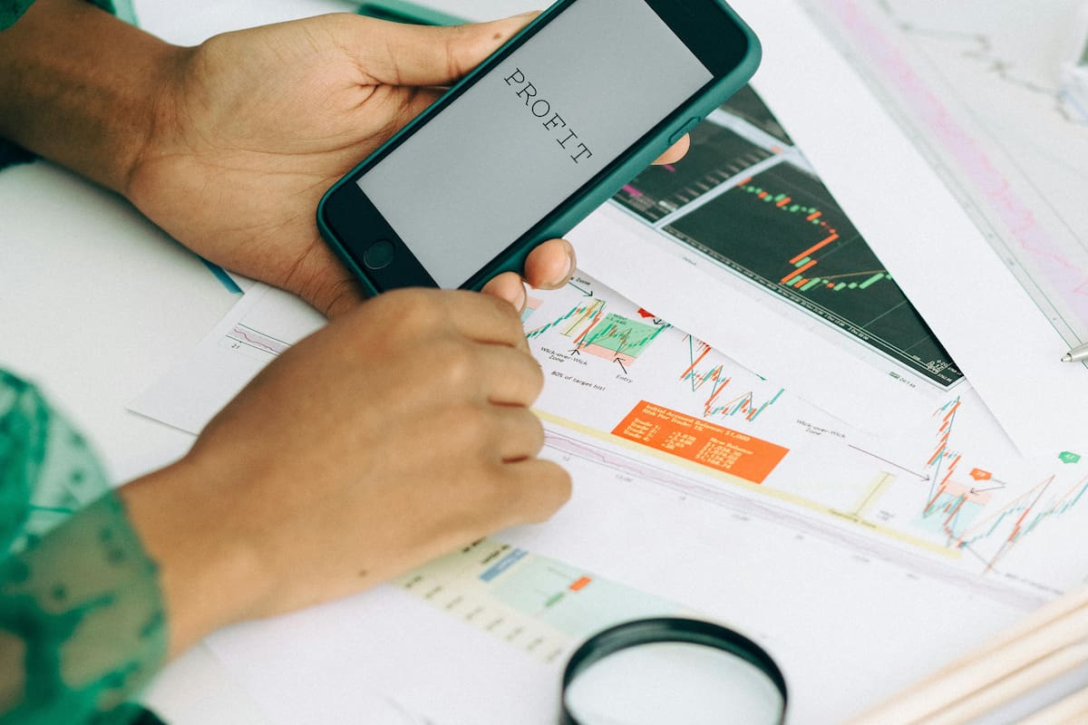 Las mejores plataformas para invertir en la bolsa en 2025, según financiero