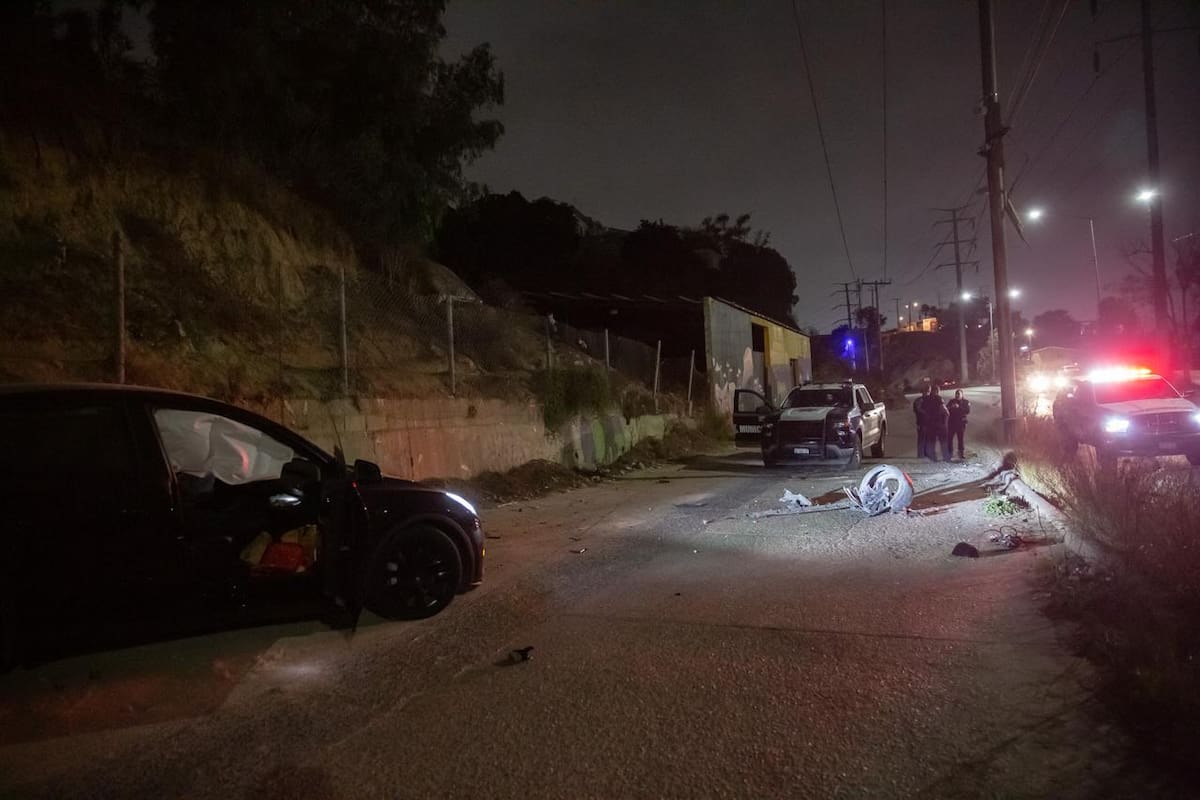 El conductor resultó ileso tras el accidente en la colonia Loma Bonita. Foto: Border Zoom