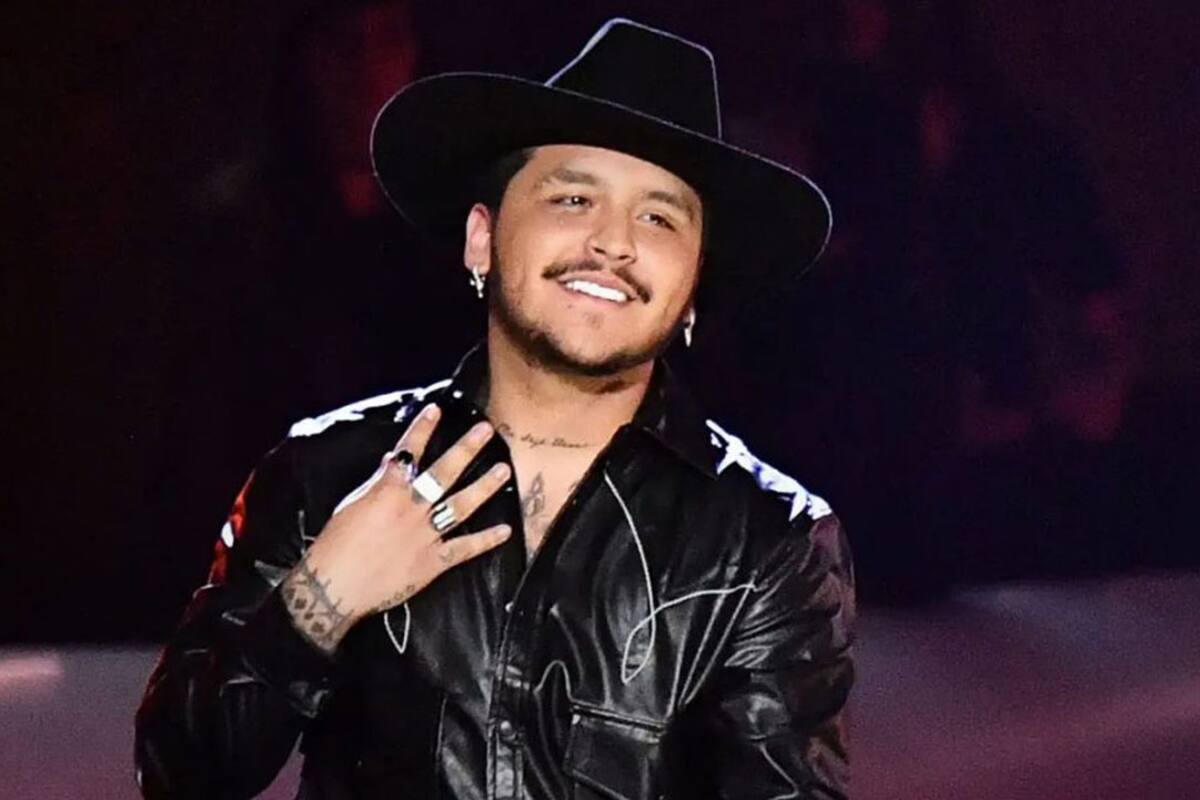 Christian Nodal asegura que no se ha quitado ningún tatuaje