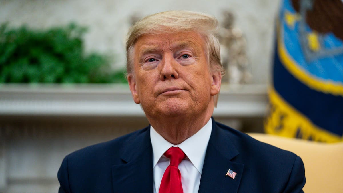 Trump ordena a bancos de EEUU revisar más de cerca la ciudadanía de clientes y endurece presión financiera contra migrantes indocumentados