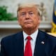 Trump ordena a bancos de EEUU revisar más de cerca la ciudadanía de clientes y endurece presión financiera contra migrantes indocumentados