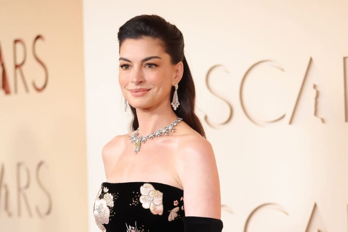 Demi Moore, Jacob Elordi y Anne Hathaway destacan en la alfombra roja de los Oscar 2026