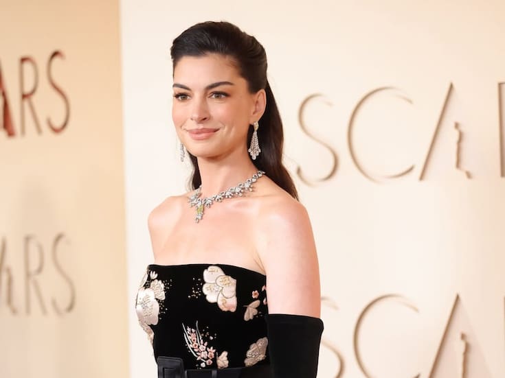 Demi Moore, Jacob Elordi y Anne Hathaway destacan en la alfombra roja de los Oscar 2026