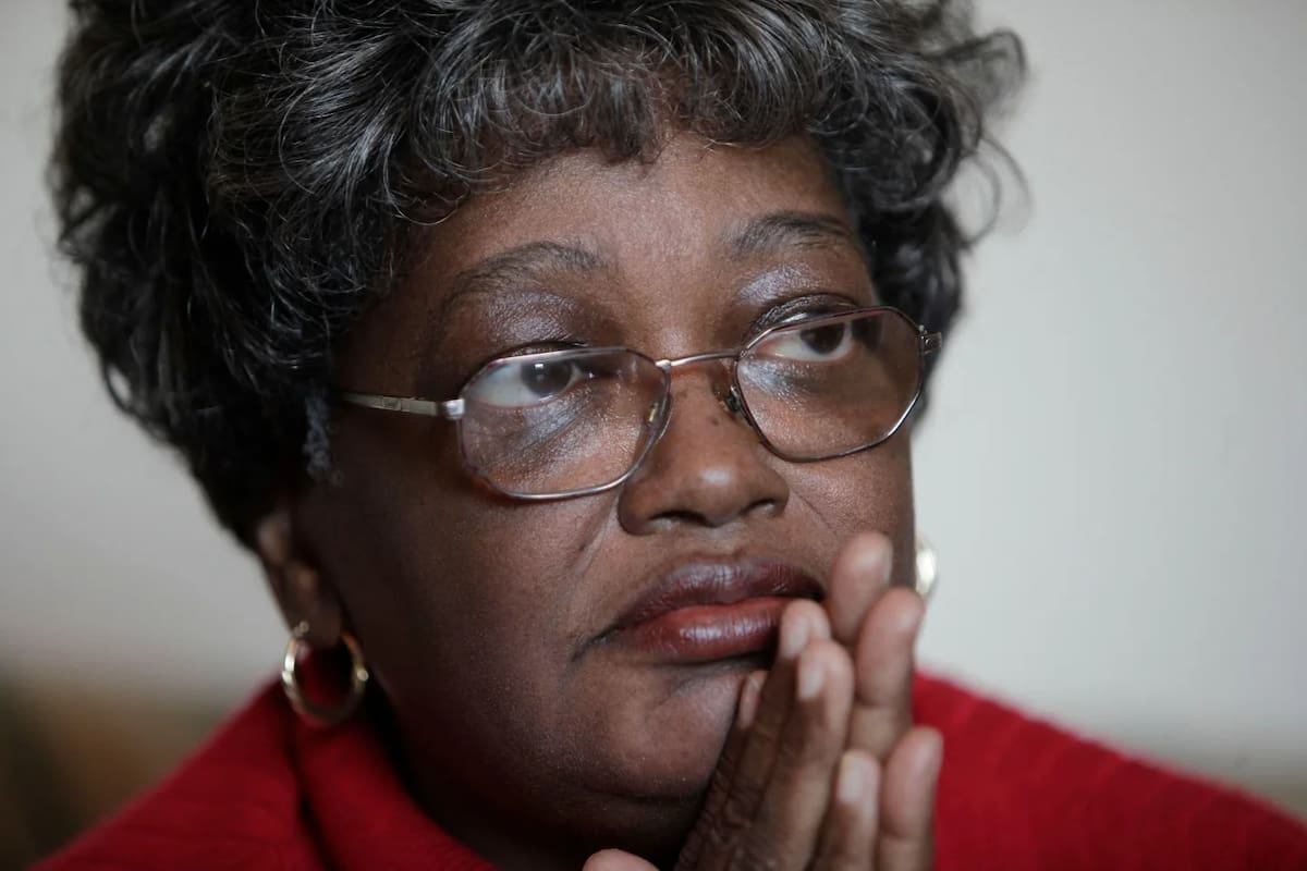 Claudette Colvin posa para un retrato, el 5 de febrero de 2009 en Nueva York. | Crédito: AP/Julie Jacobson, Archivo