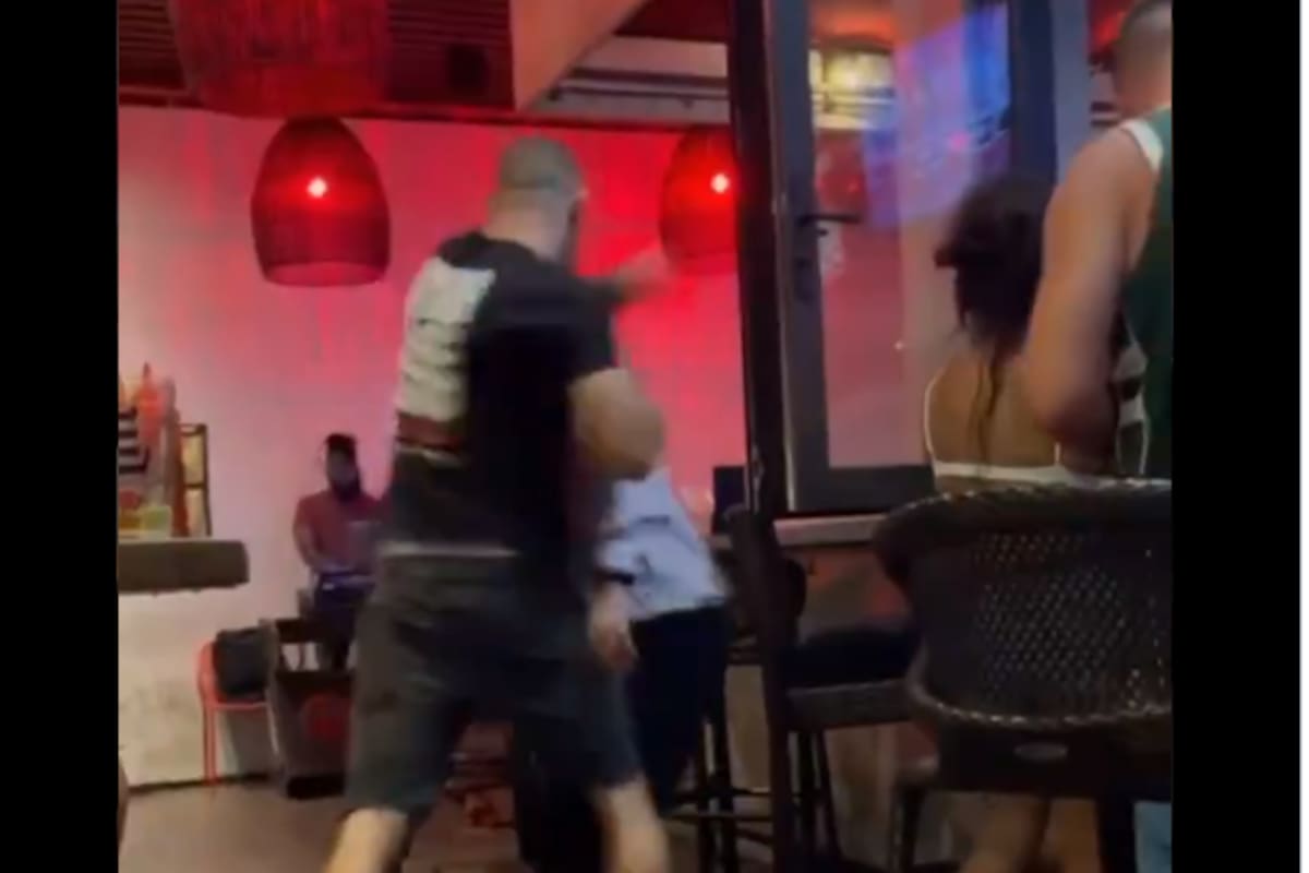 Joe Schilling, luchador de artes marciales, noquea a hombre en un bar; sugiere que por racista