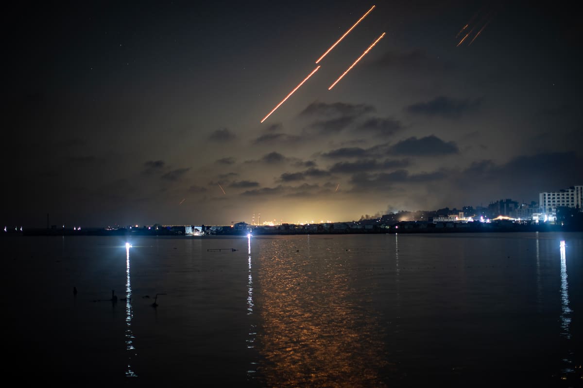 VIDEOS: Así se vieron la tercera lluvia de misiles que Irán lanzó contras Israel, en respuesta a los bombardeos que dejaron hasta 70 muertos
