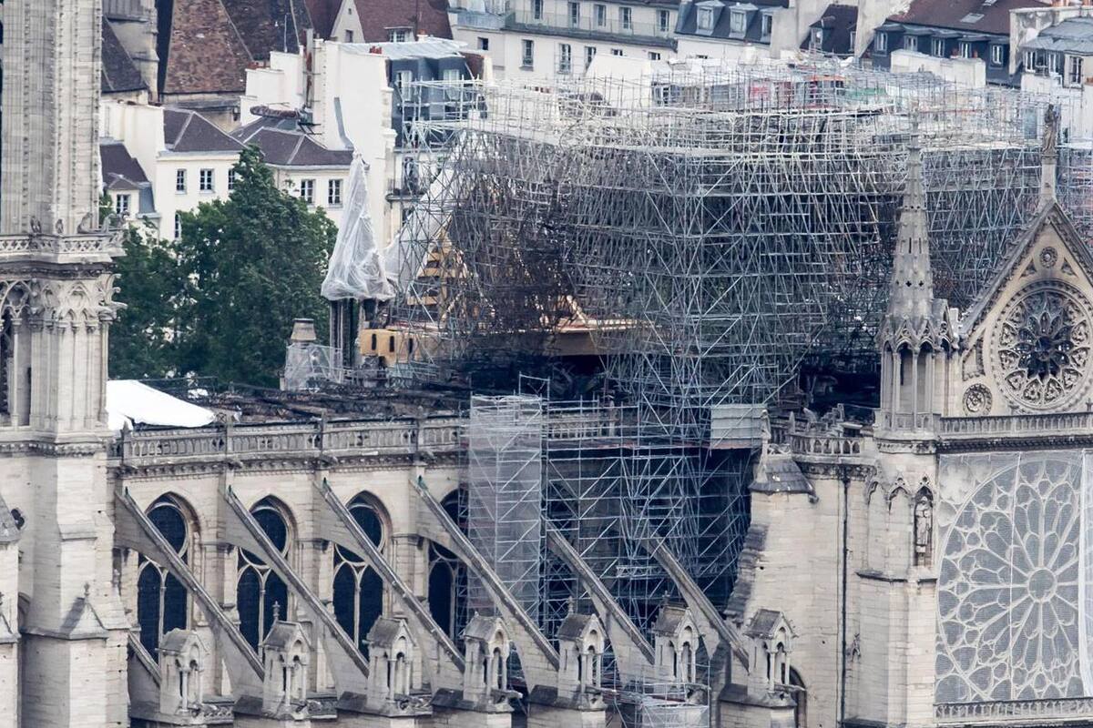Hallan importantes restos medievales en la reconstrucción de Notre Dame