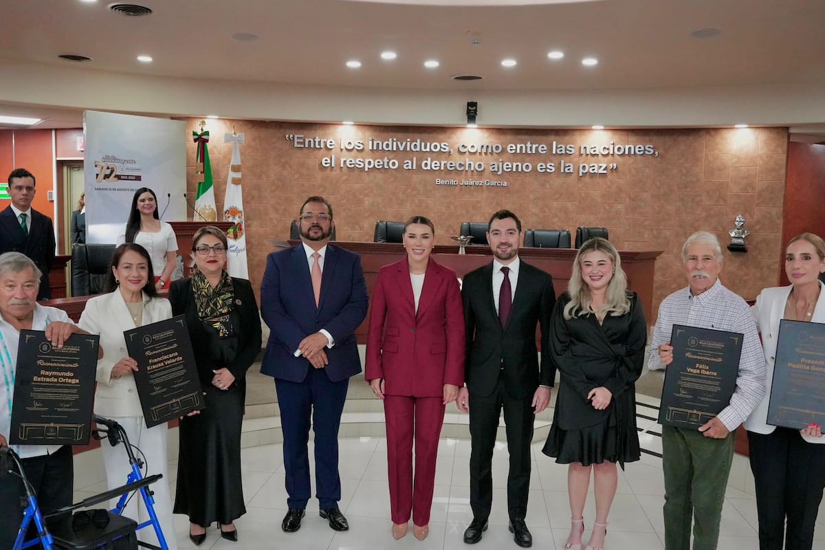 Gobernadora Marina del Pilar acudió a la Sesión del Día del Constituyente