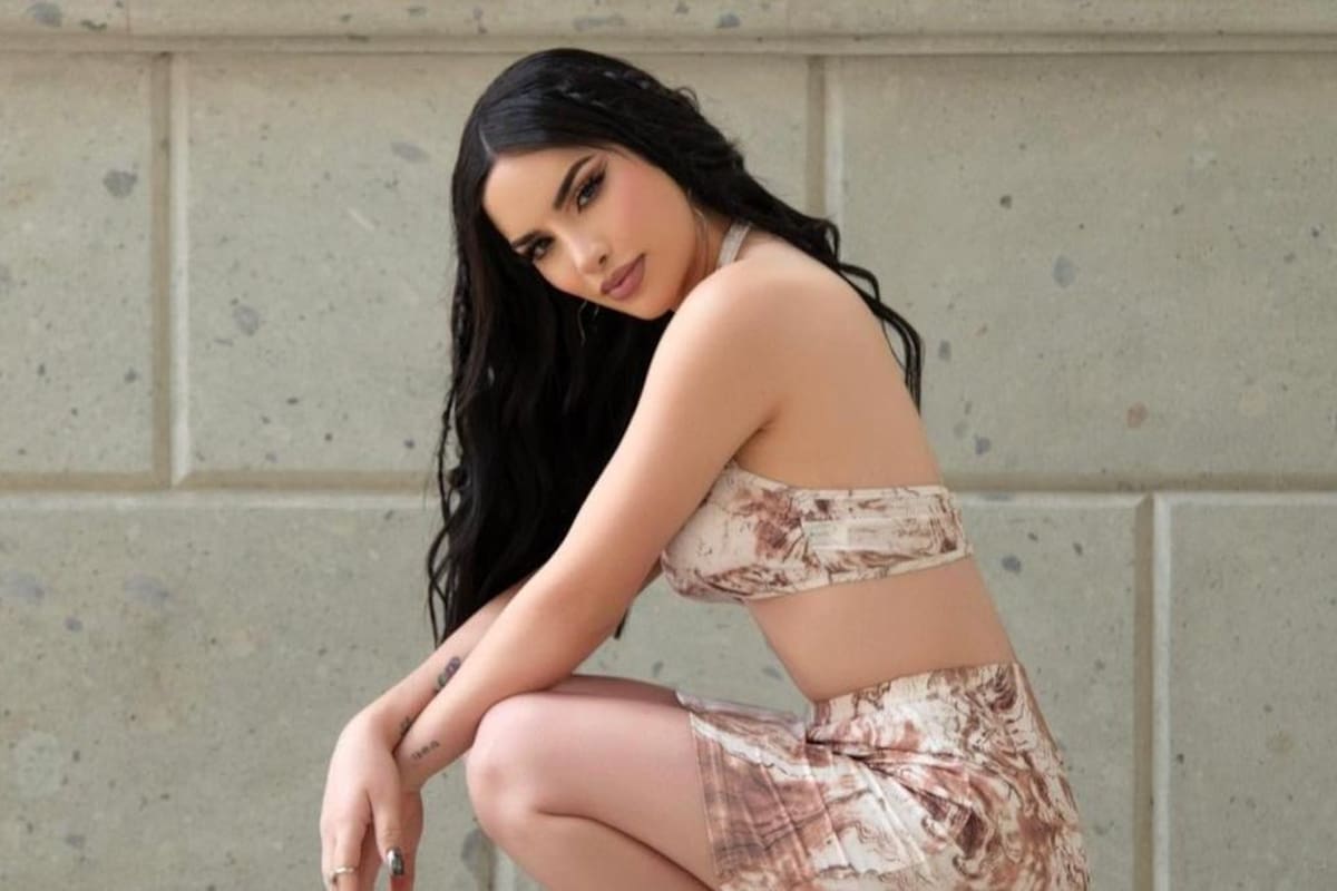 Kimberly Loaiza aparece en bikini en el interior de piscina