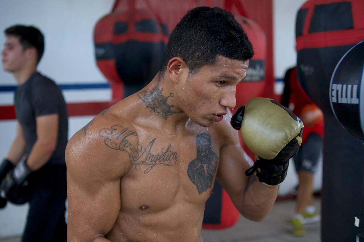 VIDEO: 'Alacrán' Berchelt es recibido como ídolo en su llegada a Hermosillo