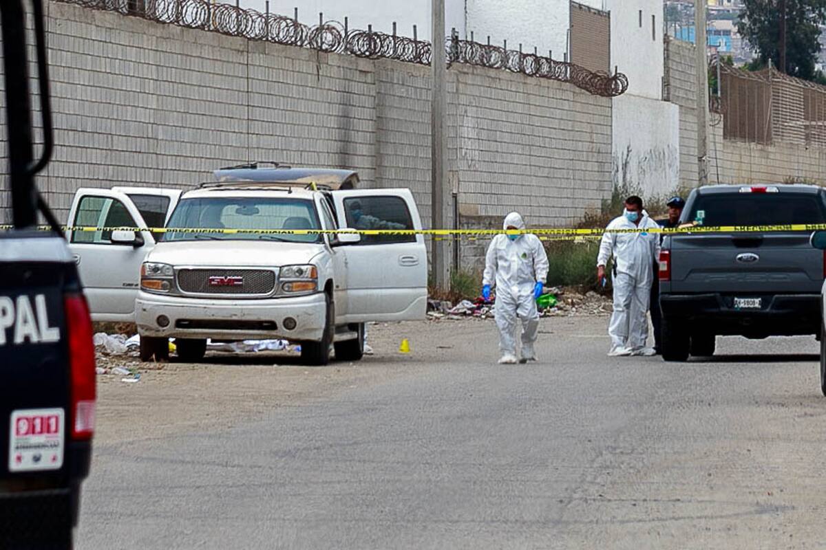 Dejan a 4 ejecutados dentro de vehículo en Tijuana