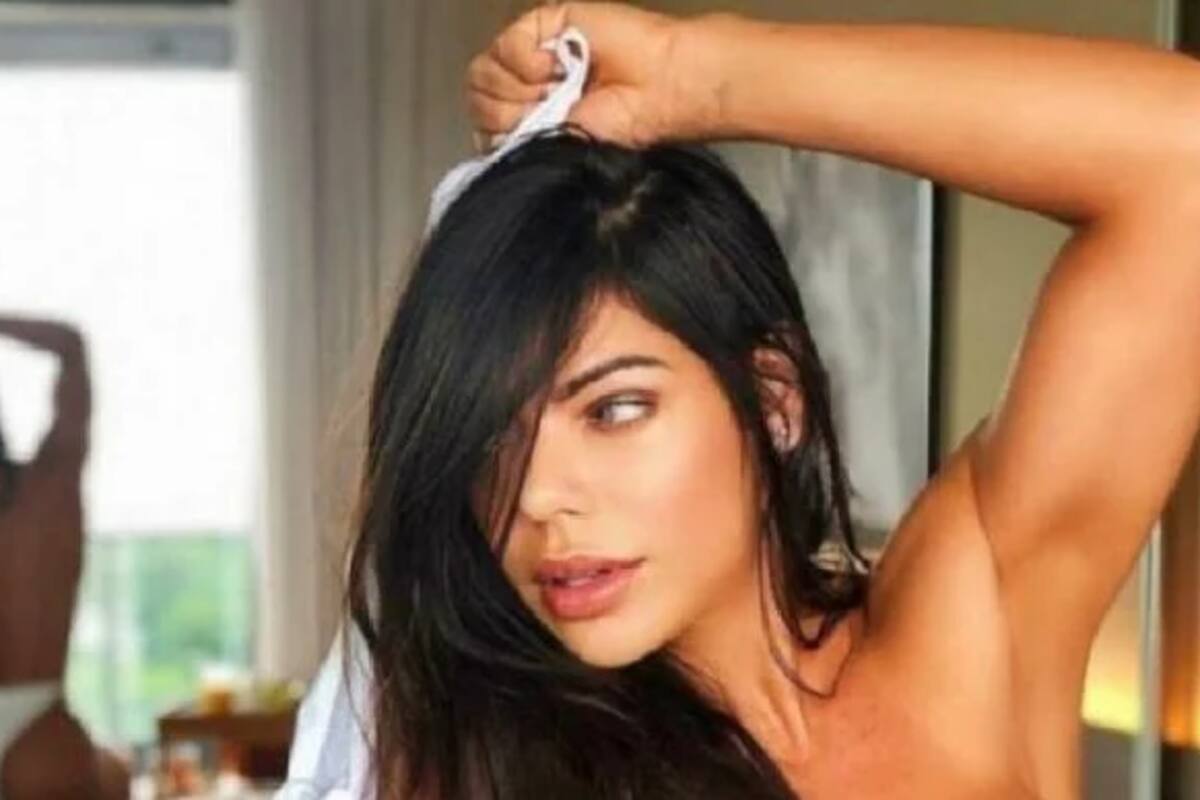 Suzy Cortez visita playa nudista