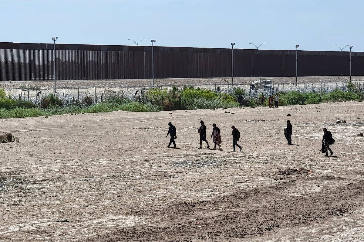 Bajan detenciones de migrantes ilegales que cruzan a EU