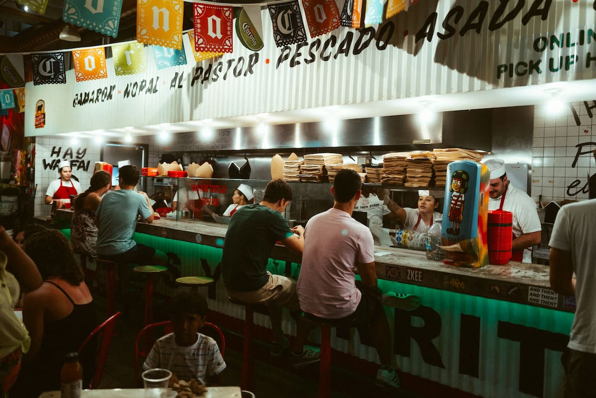 Los empleados gastan entre 150 y 200 pesos al día en opciones como tortas, tamales, tacos, comida corrida, café y refrescos. | Galería GH