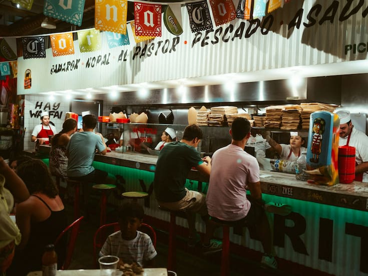 Comer fuera de casa está más caro que la inflación; alimentos y bebidas suben hasta 8.5% en enero