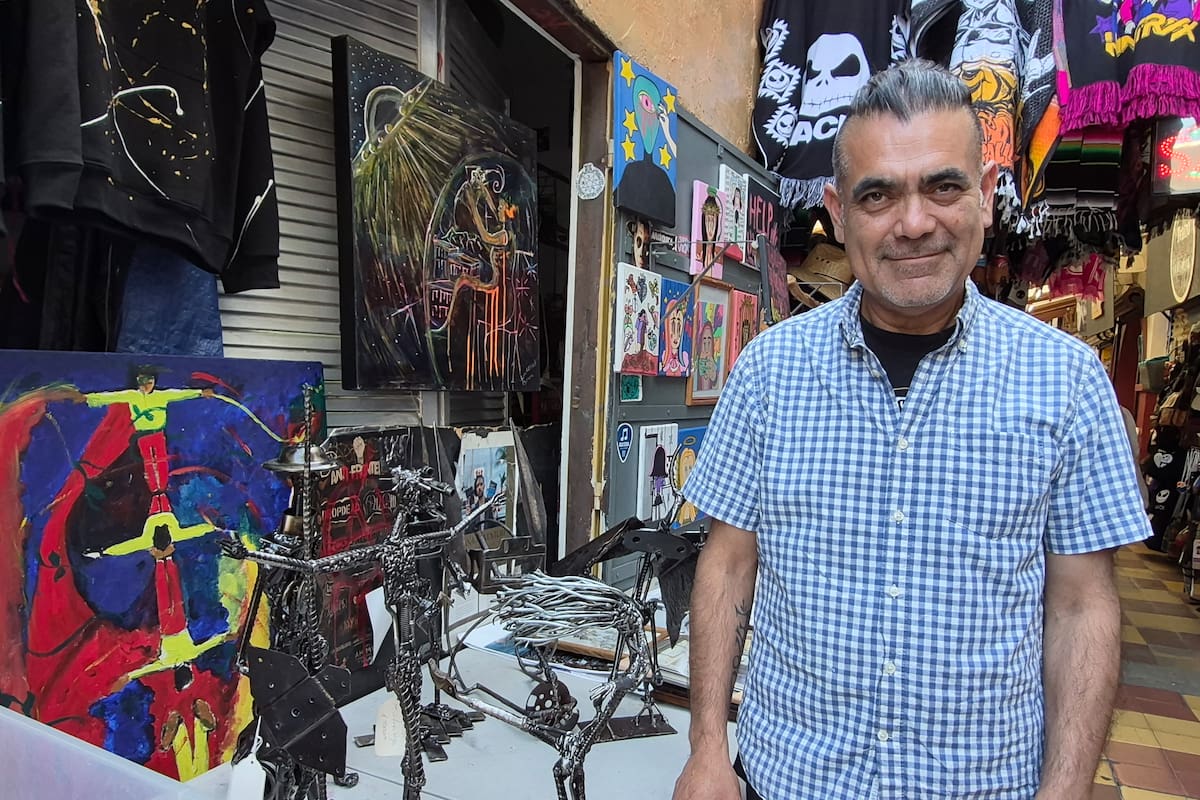 Convierten metal reciclado en piezas artísticas