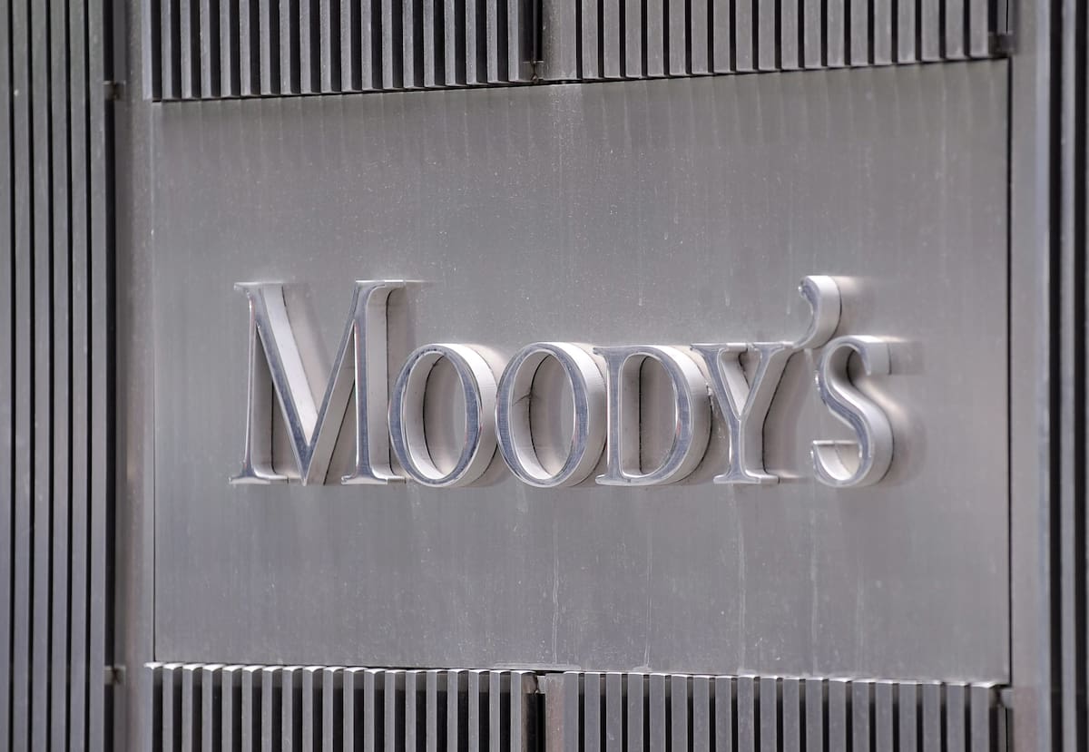 AGX01 NUEVA YORK (ESTADOS UNIDOS) 13/07/2011.- Imágen corporativa de Moody's en las oficinas centrales de la agencia, en Nueva York (Estados Unidos), hoy, miércoles 13 de julio de 2011. Moody's anunció el pasado 12 de julio que rebajaba el estátus de la deuda irlandesa al nivel de bono basura. Moody's es una agencia de calificación de riesgos que realiza análisis e investigaciones financieras sobre entidades comerciales y gubernamentales. EFE/ANDREW GOMBERT