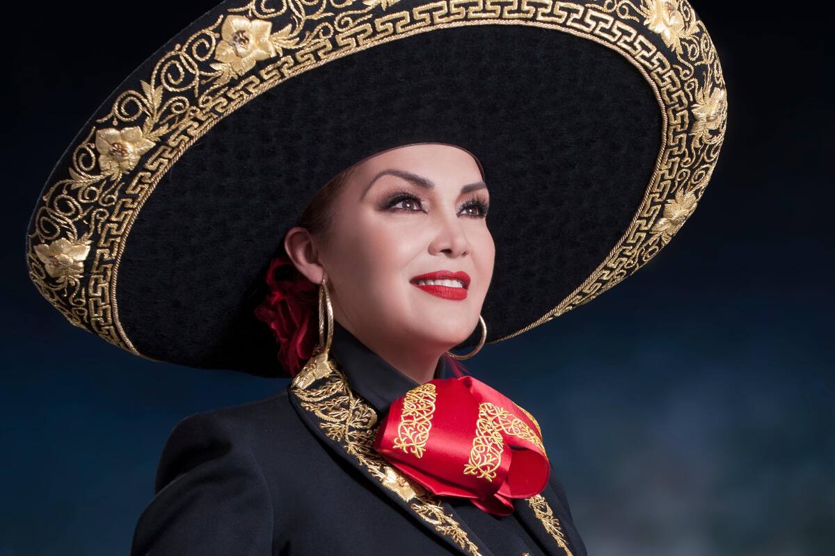 Le dijeron que se moriría de hambre con la música; ahora celebra 45 años de trayectoria