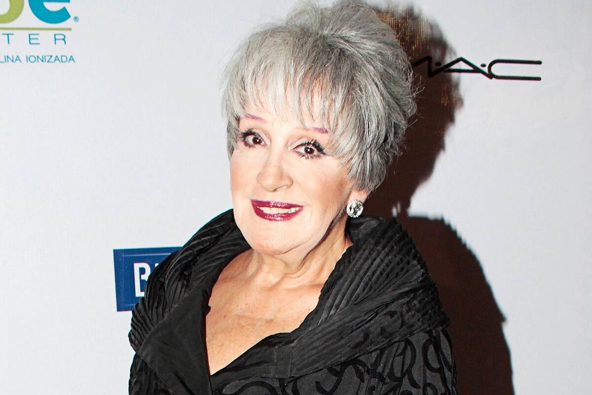 Anel Noreña posa en traje de baño a los 76 años