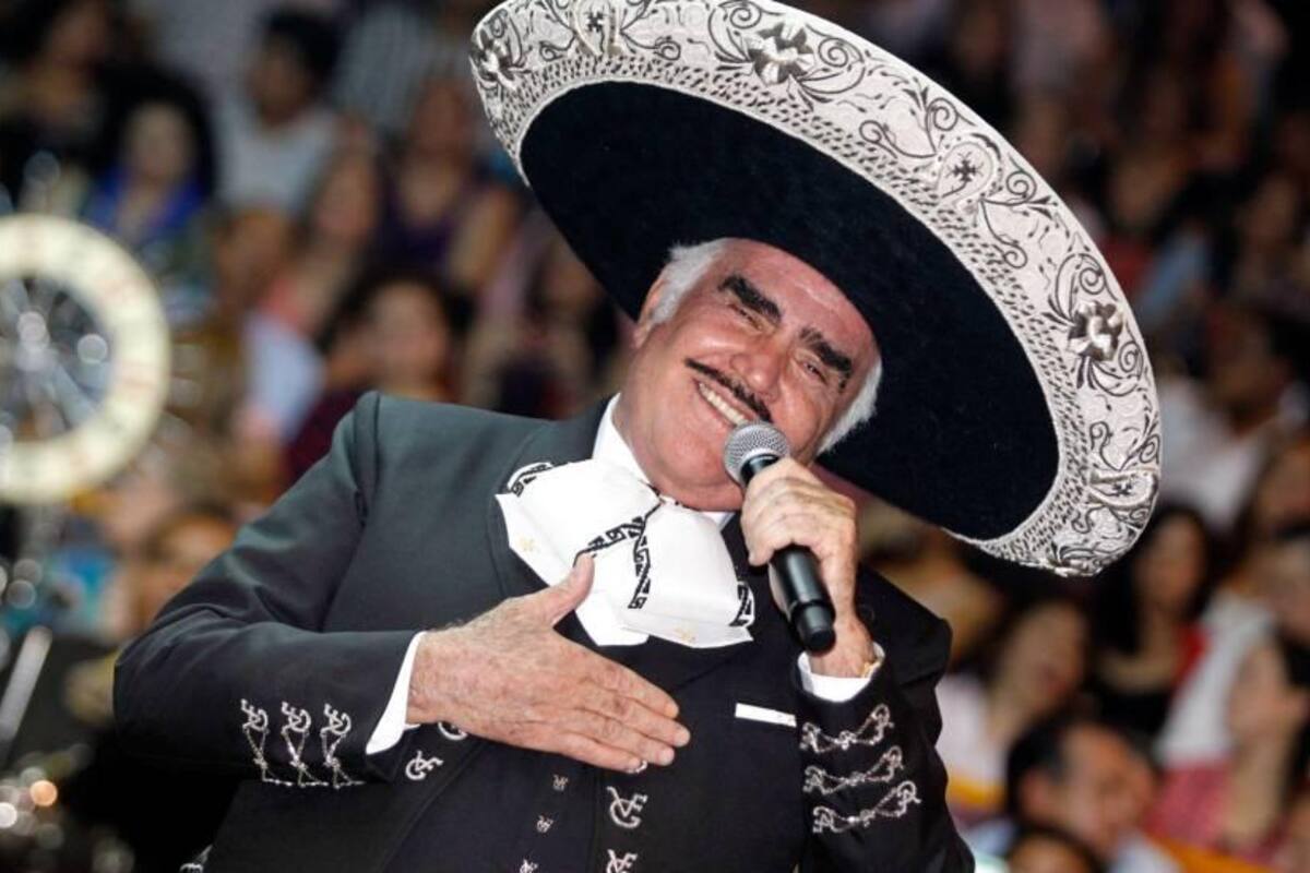 Vicente Fernández se encuentra en terapia intensiva con asistencia ventilatoria luego de su cirugía