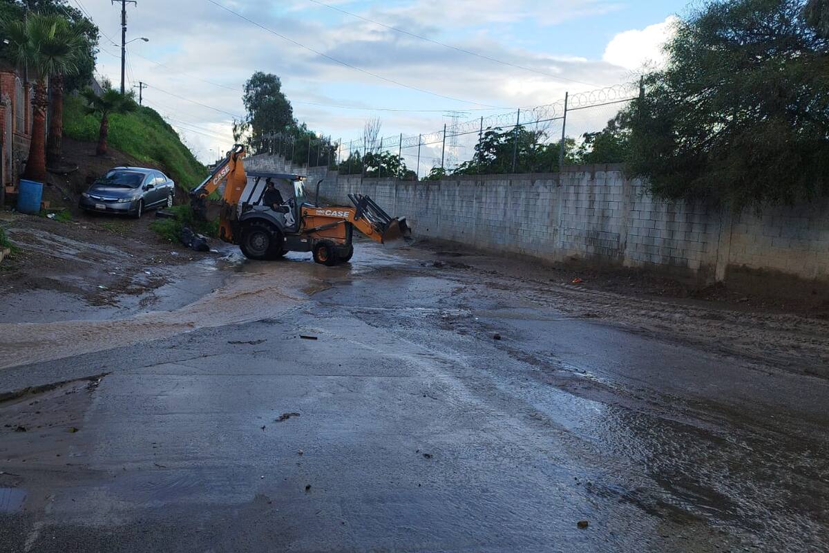Autoridades realizan recorridos por colonias afectadas por lluvias en Rosarito